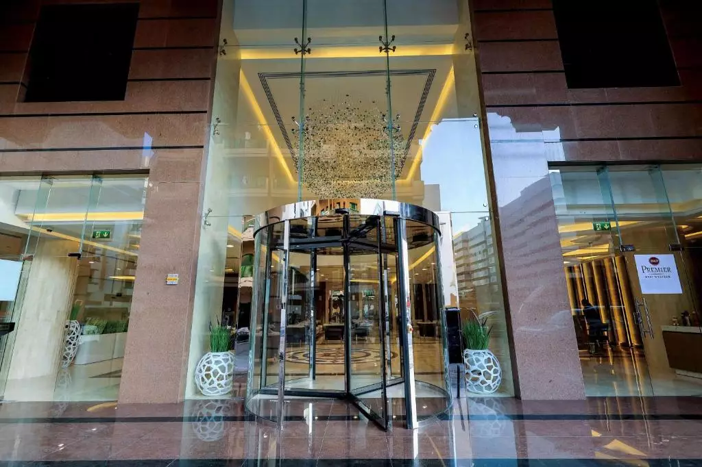 ورودی هتل بست وسترن پریمیر